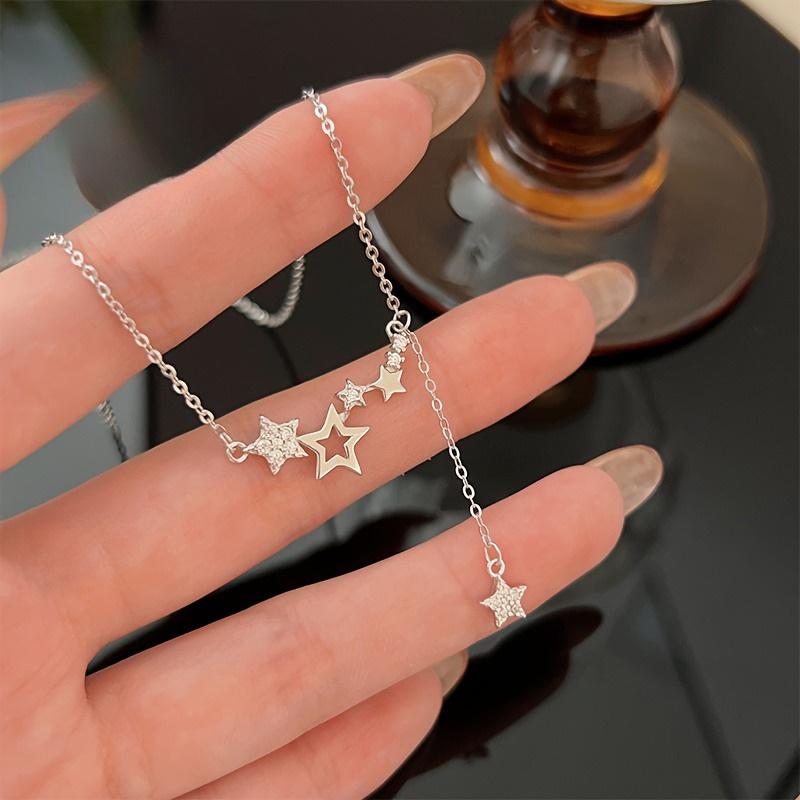 Collier pour femme à pompon en forme d'étoile, chaîne de clavicule légère et luxueuse en forme d'étoile à cinq branches, accessoires tendance, doux et élégants