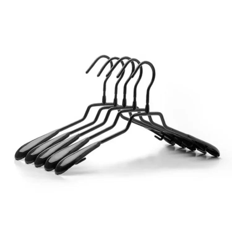 

5 шт. черная вешалка для одежды для дома, вешалки с широкими плечиками и нескользящим крючком, металлическая пластиковая бесшовная сушилка для шкафа 5pcs чёрный