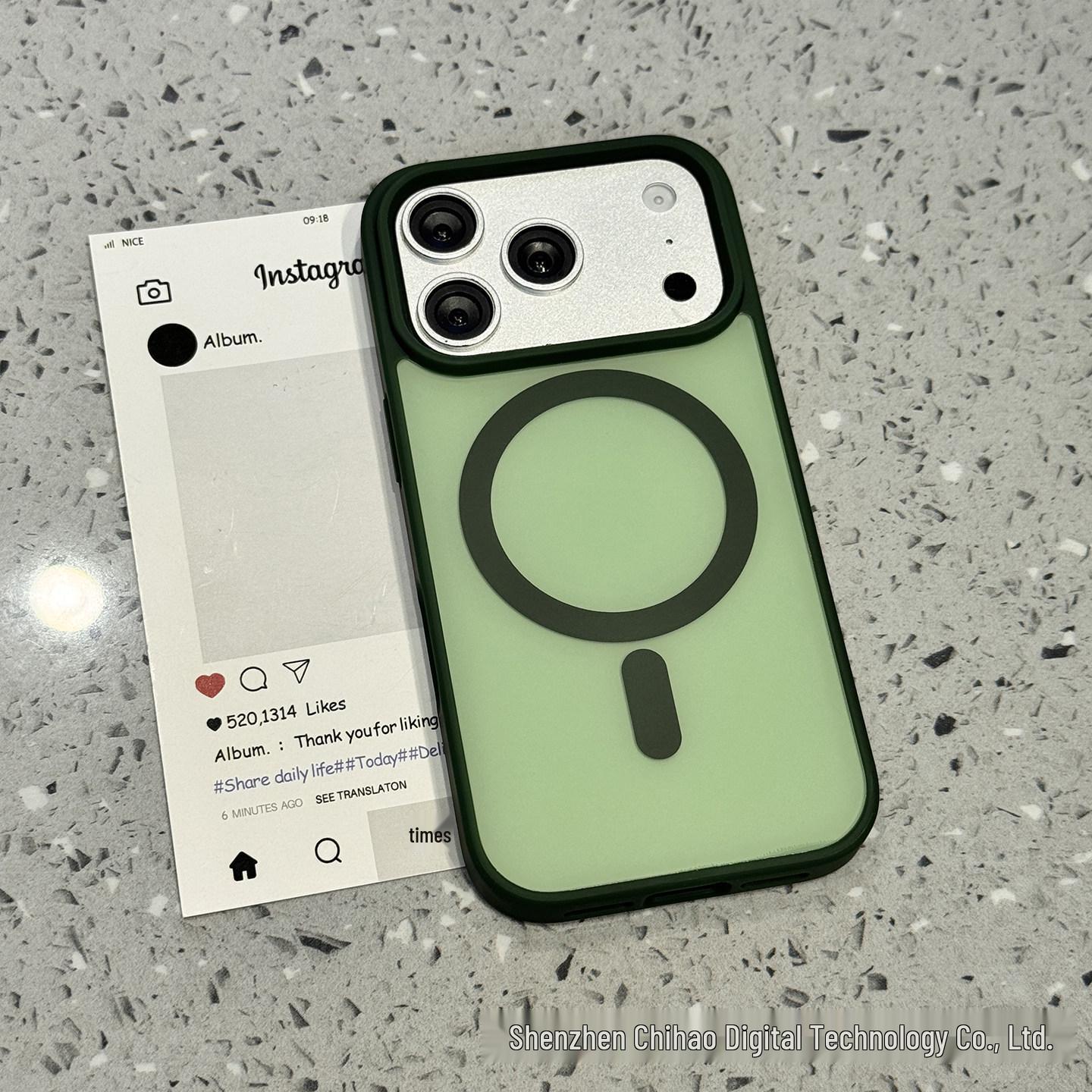 

Frosted anti-drop magnetic phone case for iPhone 17 Pro Max with skin-feel color-blocking and acrylic PC cover. iPhone 17 Pro Max зелёный