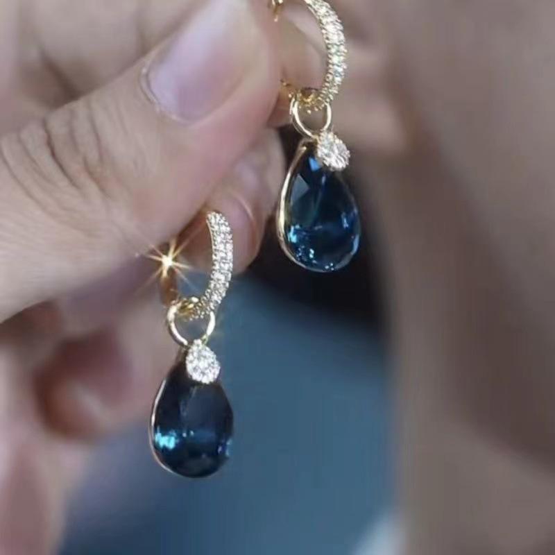 

Серьги с корейскими геометрическими кристаллами и бриллиантами: Элегантный, роскошный и изысканный