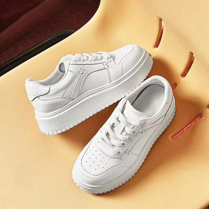 Beliebte Leder-Plateau-Schuhe für Damen, Frühling und Sommer, neue vielseitige Muffin-Schuhe, lässige Plateau-Schuhe