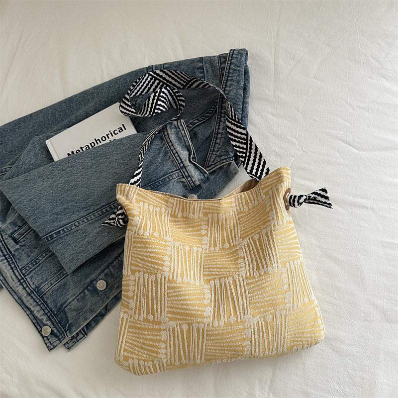 Stylish Large Capacity Tote Bag For Women With Trendy Summer Colors And Chic Design