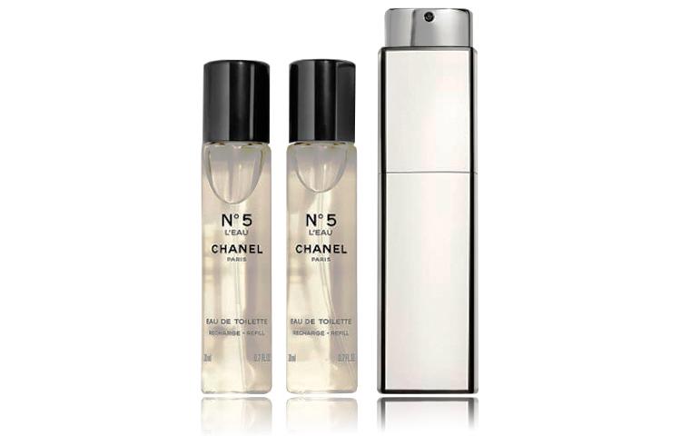 CHANEL Size 5 Water Travel Handbag