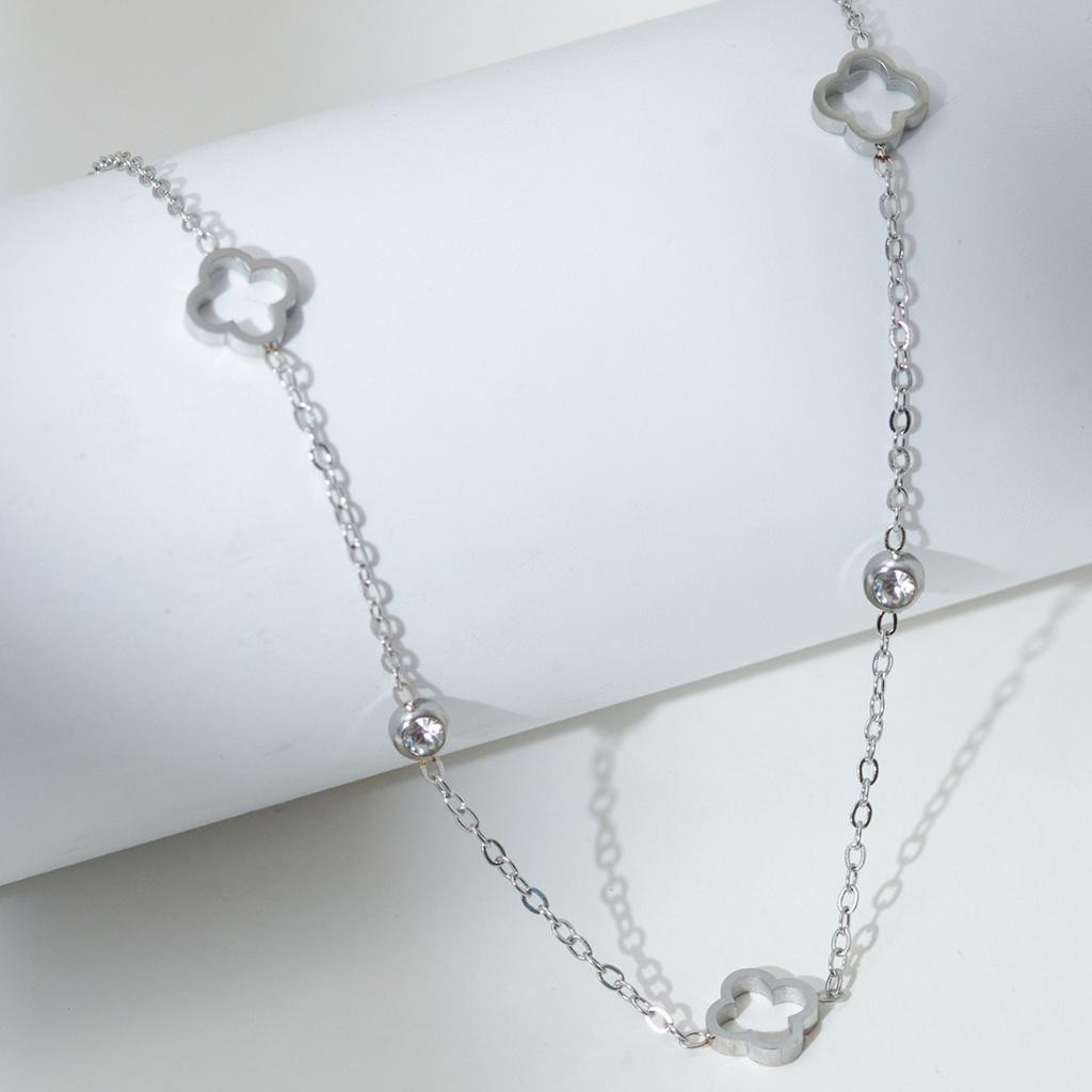 Fashion Simple and Elegant Clover Bracelet and Necklace Set Perfect for Everyday and All Occasions Clover Jewelry