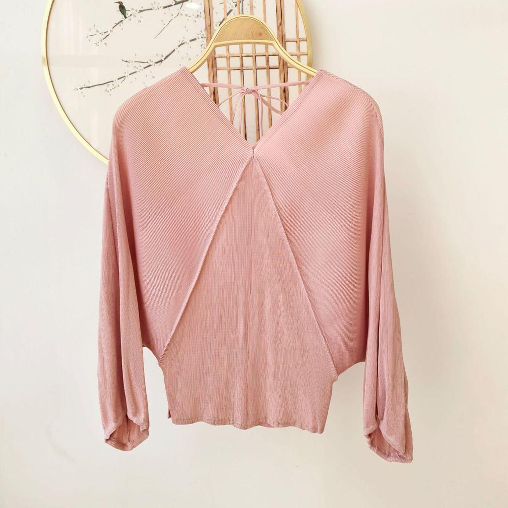 2026 Spring Miyake High-End Pleated Light Luxury Batwing Sleeve Slimming Top