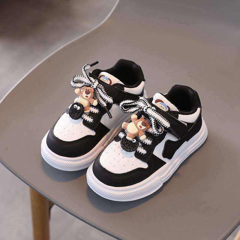 

2025 new boys and girls white shoes spring and autumn boys and girls non-slip board shoes leather children cartoon board shoes 23-25 yards, 3 pairs in one hand чёрный