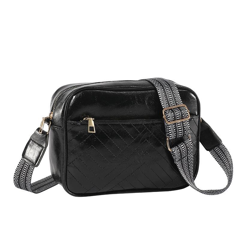 

Contrasting color splicing retro simple embroidery thread shoulder bag 2024 new trendy foreign style broadband messenger personalized small square bag чёрный