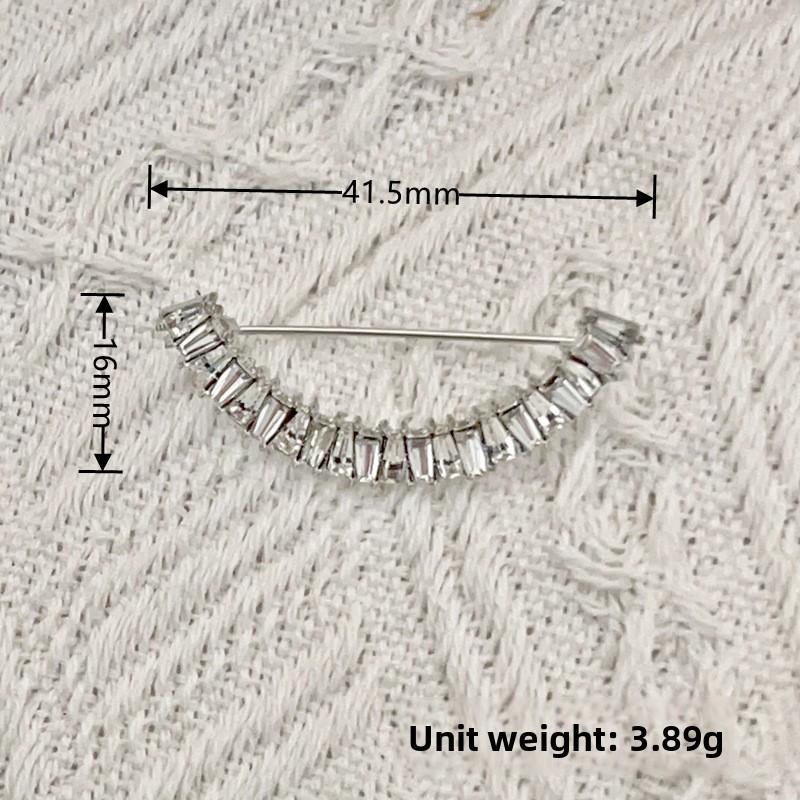 1PCS Simple Smile Brooch Anti-exposure Chest Buckle Clothing Collar Accessories Waist Change Artifact Waist Pin Scarf Buckle