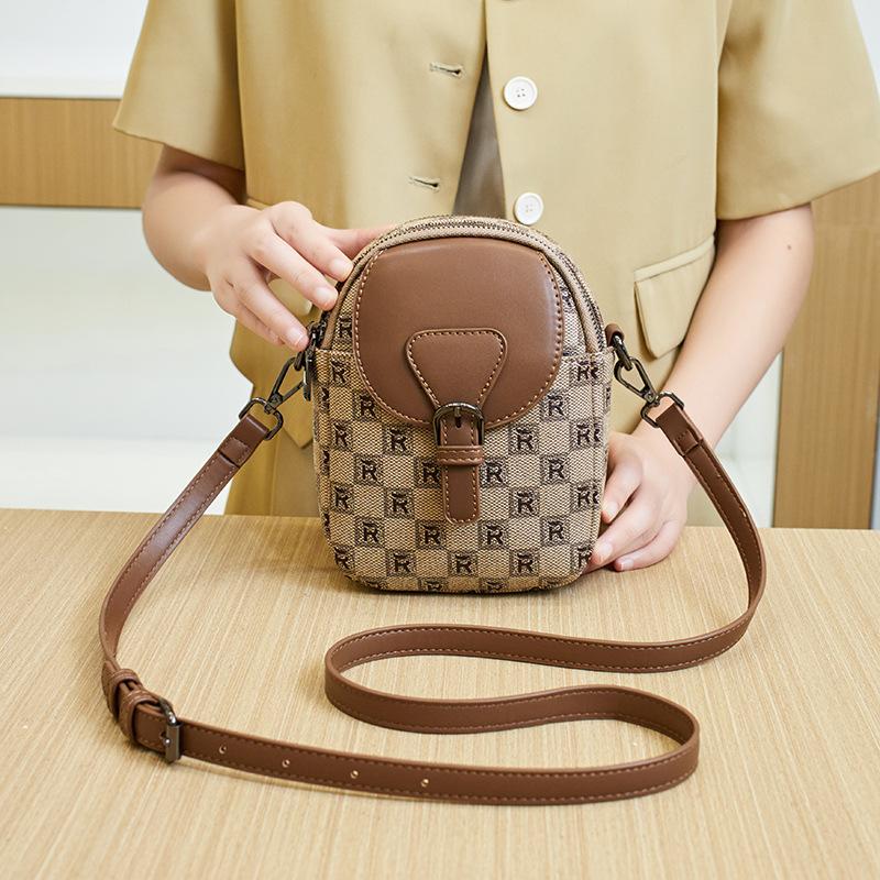 Trending summer new high-end mobile phone bag, popular lightweight shoulder bag, stylish crossbody small bag for women