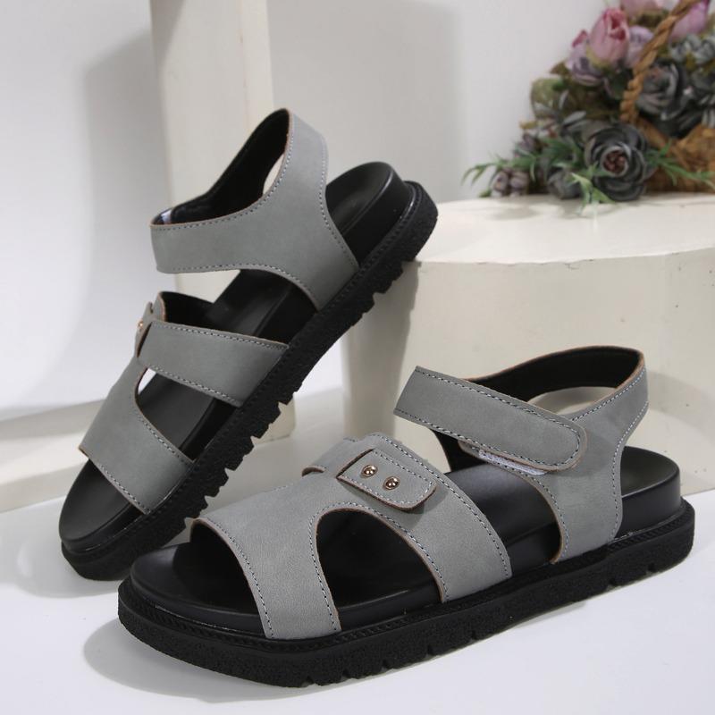 Large-sized Belt Buckle Thick-soled Sandals Women's Sporty Style Studded Shoes Lightweight Beach Flip-flops