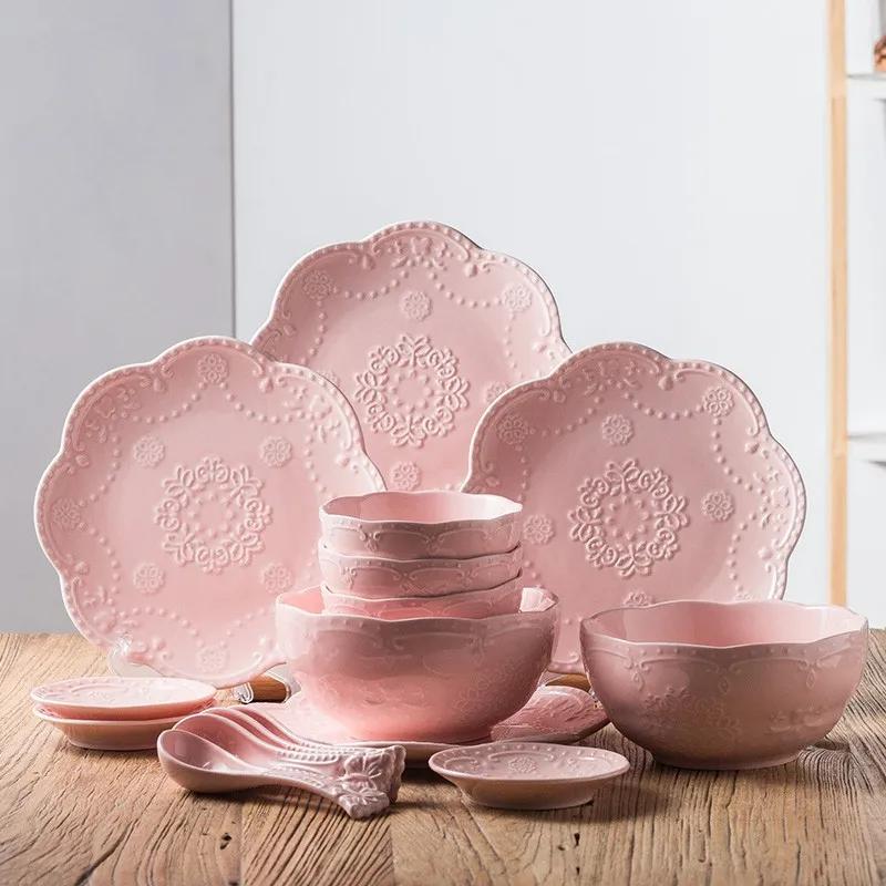 18 pcs Kit relief ceramic bowl set / plate and bowl set / home dining set / European-style bowl and plate set