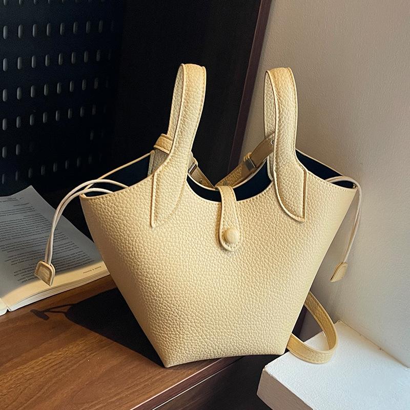 2025 New Versatile Niche Design Vegetable Basket Women's Bag High-end Texture Commuter Portable Messenger Bag Women's Trend