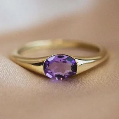 Anello alla moda da donna con gemma viola placcato in oro 18 carati
