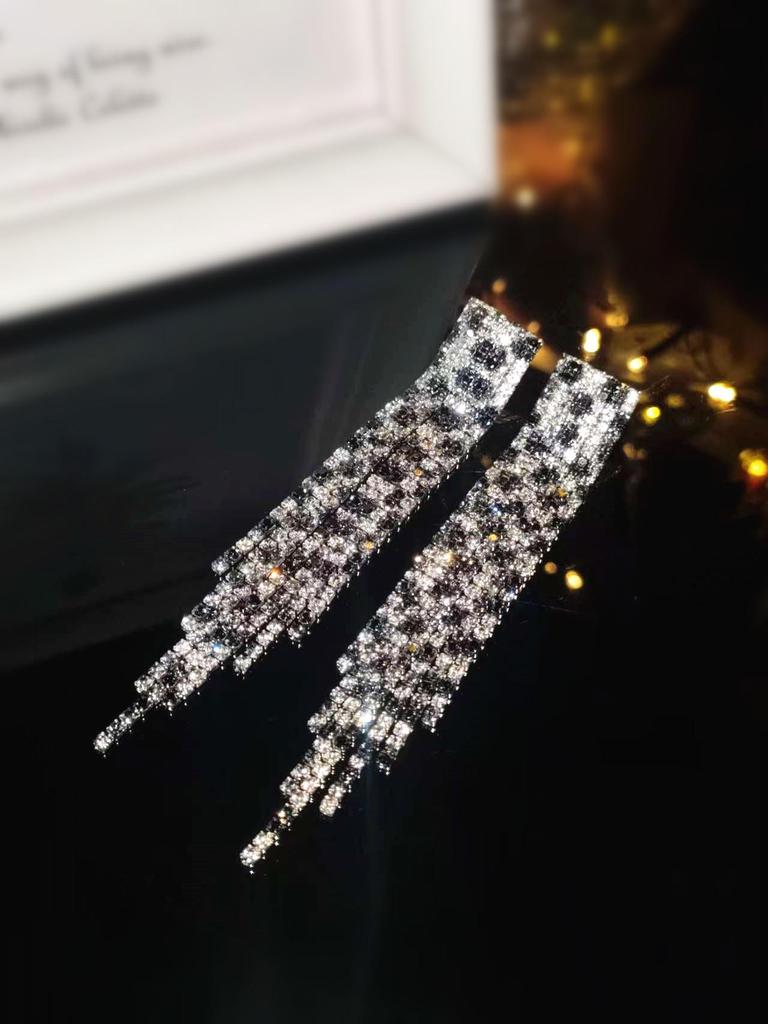 Elegant Rhinestone Tassel Earrings: High-End Shiny Diamond Design for Women