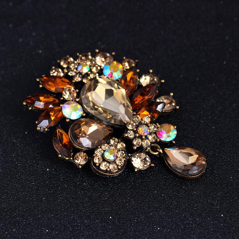 Vintage Flower Brooch Alloy Crystal Acrylic Jewelry For Women And Men