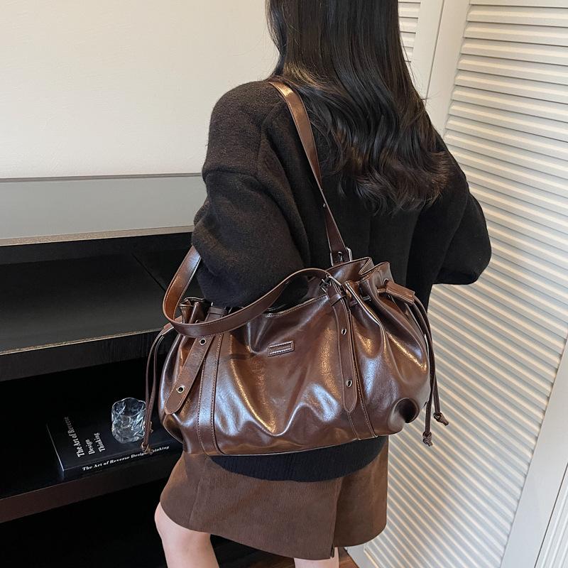 Retro Large-capacity Handbag, Niche Design, Single-shoulder Underarm Bag, Tote Bag