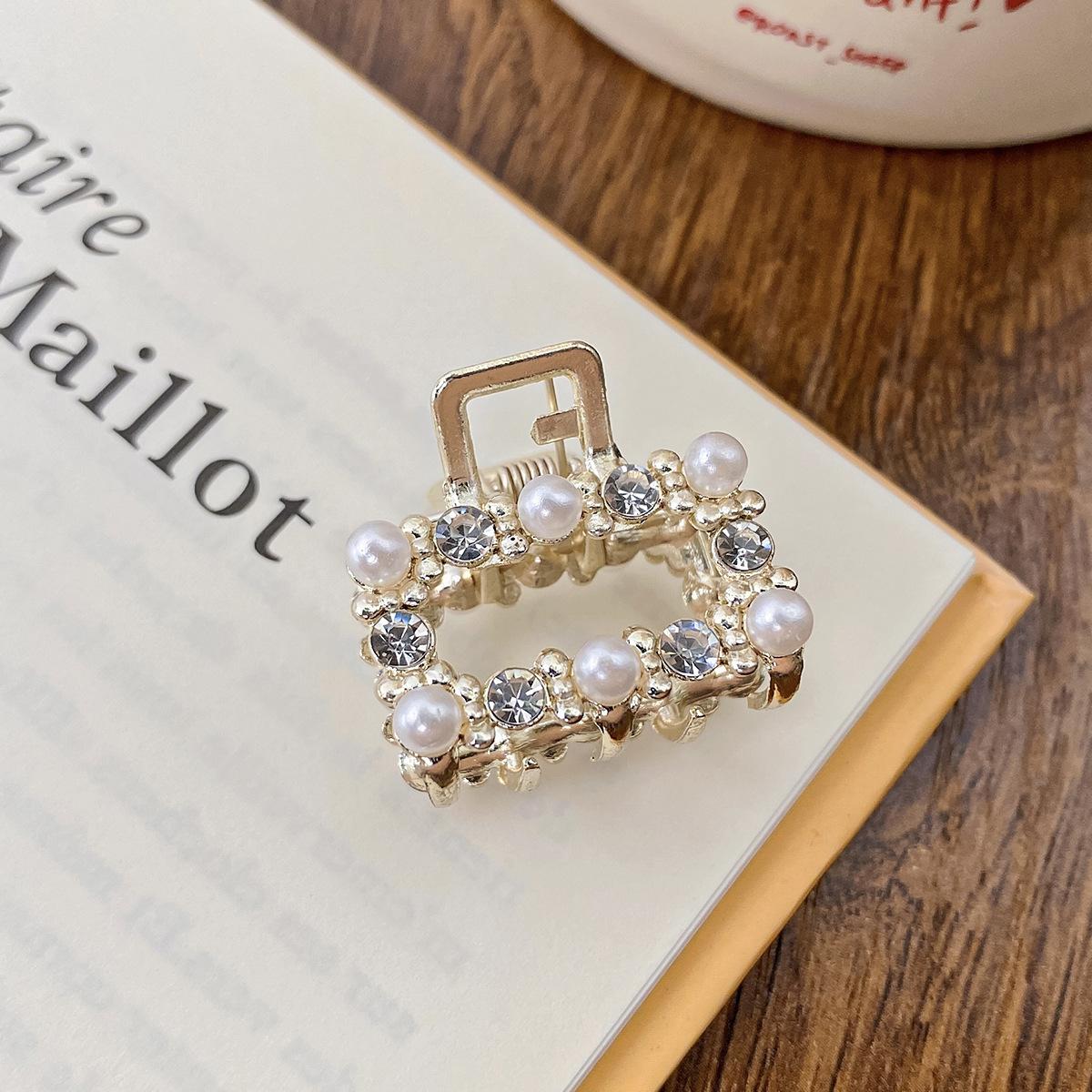 

Мини-коготь для волос с жемчугом и бриллиантами для женщин и девочек, ретро-стразы, цветок, коготь краба, зажим для волос, маленькие заколки для волос, краб, аксессуары для волос для девочек