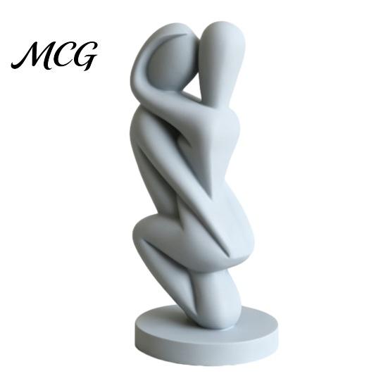 Easy Care Sculpture 3D Printed Hugging Couple Sculpture, Abstract Embrace Figurine with Smooth Curves, Minimalist Statue High-end Decorative