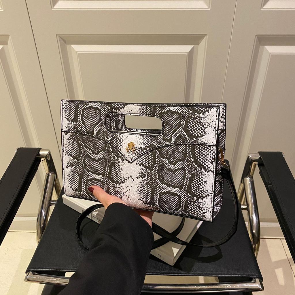 2025 New Trend Handle Envelope Bag Animal Pattern Fashion Temperament Women's Chain Shoulder Bag Dinner Bag Hand
