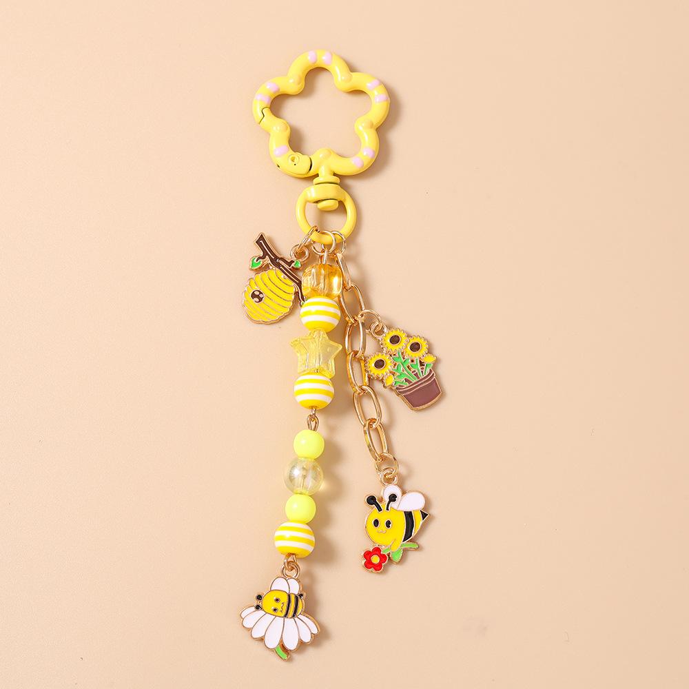 Cute Bee Flower Keychain Women Kawaii Honey Bee Enamel Charm Car Key Chain Bag Backpack Pendant Accessories Keyring Decoration