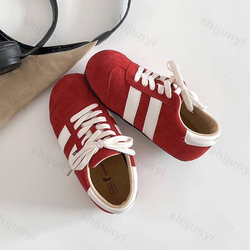 Fashion Retro Fashion Low Top Casual Flat Sports Shoes for Women Autumn 2025 New Comfortable Versatile Non Slip Lace Up Trendy Sneakers