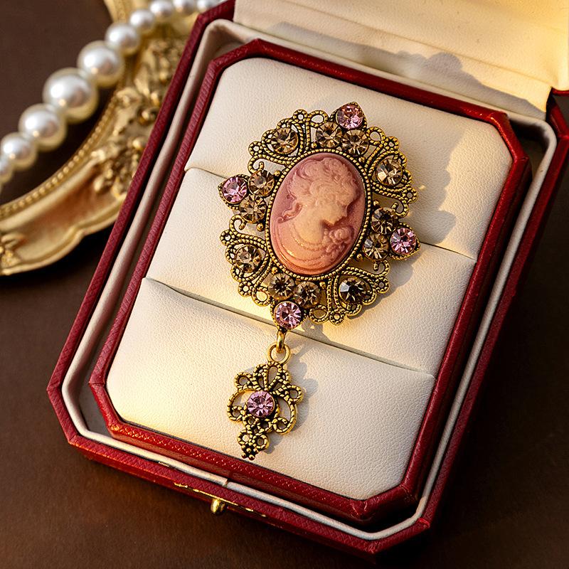 Klassisch Damen Herren Vintage Relief Schönheit Anhänger Broschen Corsage Mode Unisex Retro Barockstil Kristall Abzeichen Schnallen Anstecknadeln
