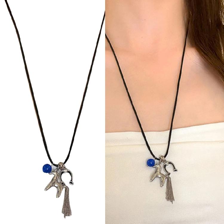 Contemporary Stone Horse Pendant Necklace Adjustable Sliding Closure Clavicle Chain Alloy Fashion Accessory