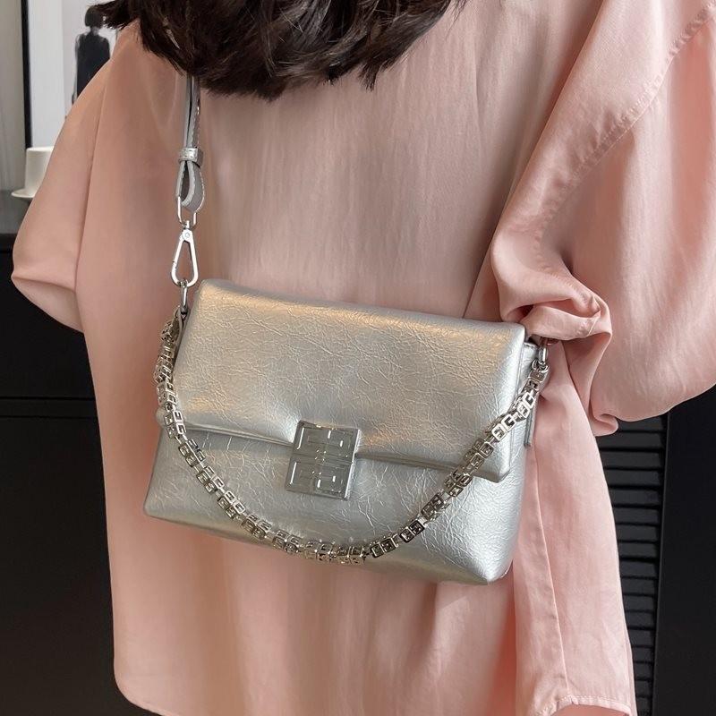 High-quality Silver Chain Crossbody Bag For Women Providing A Modern Touch And Soft Feel For Outfits