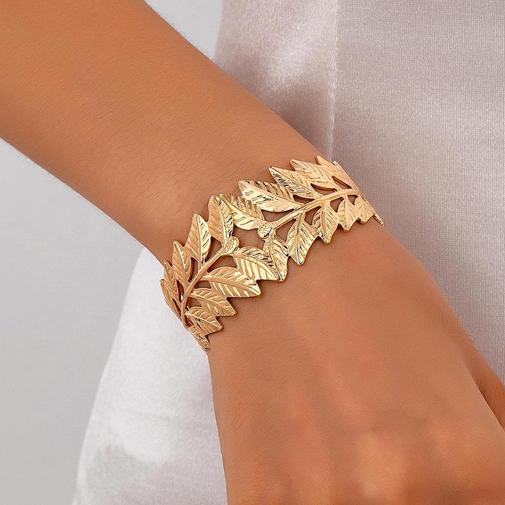 Trendy Alloy Women's Open Bangle: Versatile Street Style Bracelet