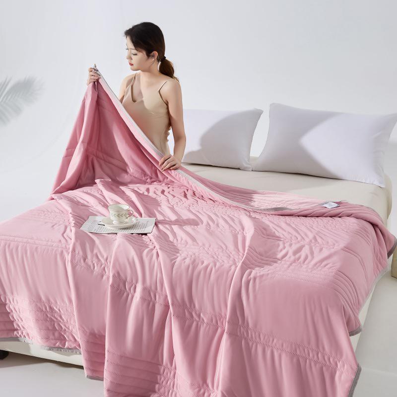 Class A Cool Silk Summer Quilt - Super Soft, Machine Washable Air Conditioning Blanket