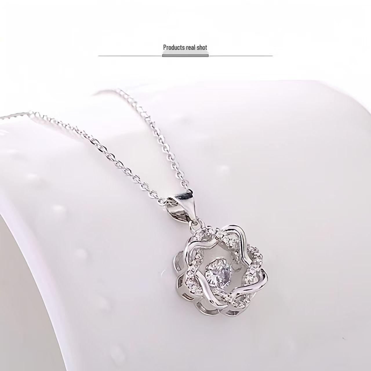 Elegant Eight-Pointed Star Necklace for Women – Luxurious Pendant Clavicle Chain, Exquisite Gift for Girls.