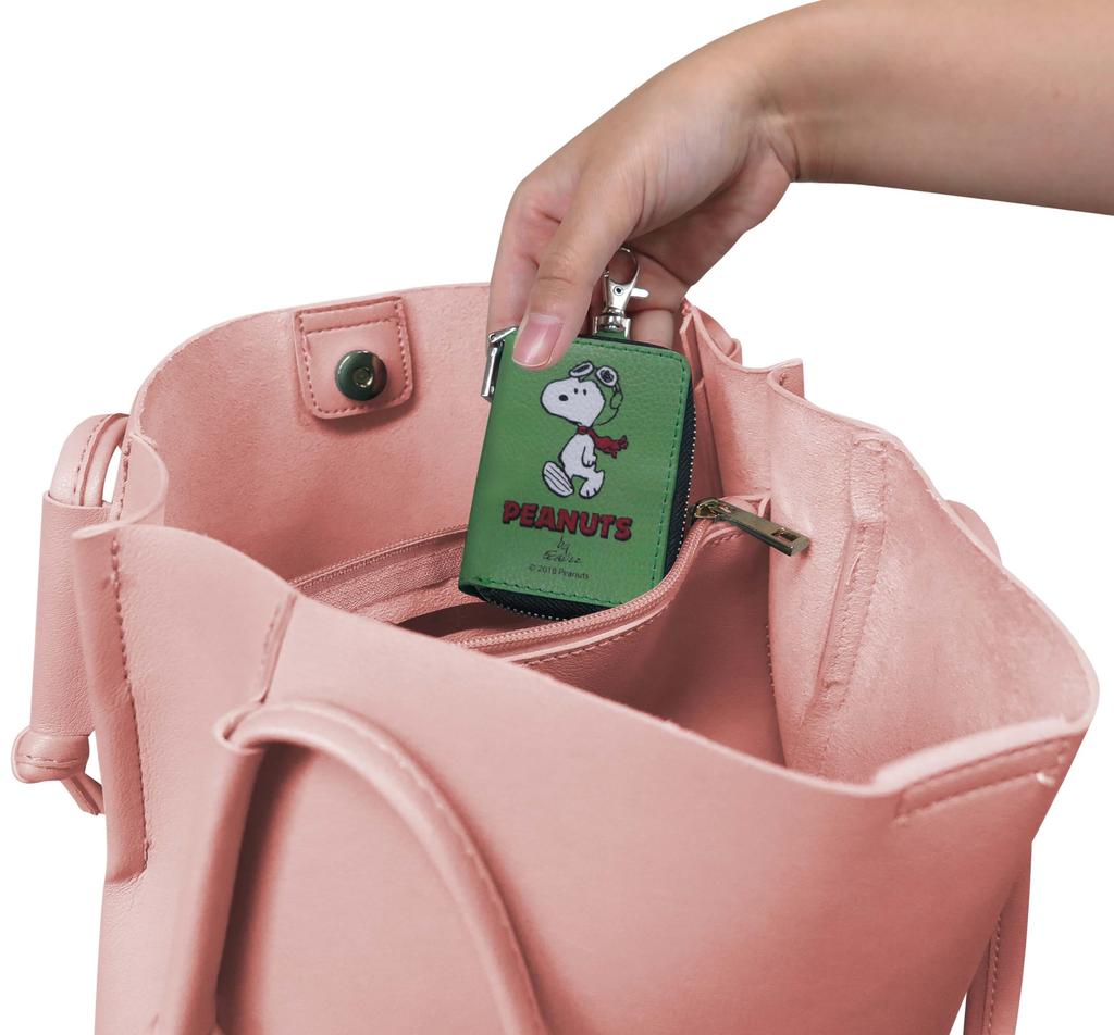 Snoopy key case, smart key compatible, round zipper, carabiner hook, key holder, popular character, SNOOPY, green, for women