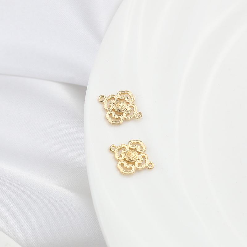 

Заколка для волос «Облако из чистой меди и цветение сливы» с кисточкой