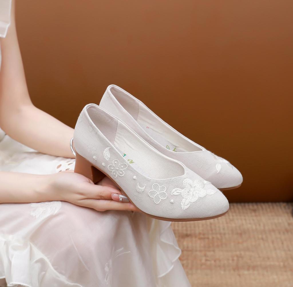 Lvtixin Women's Retro Embroidered Chunky Heel Shoes for Hanfu