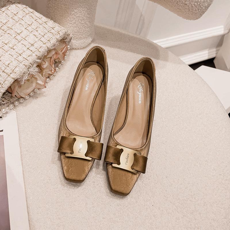 

Туфли на высоком толстом каблуке, с высоким чувством стиля, новая коллекция 2025, женская обувь Хуэйчжоу, весенне-осенние туфли из мягкой кожи, женские туфли с французским квадратным носком 40 коричневый