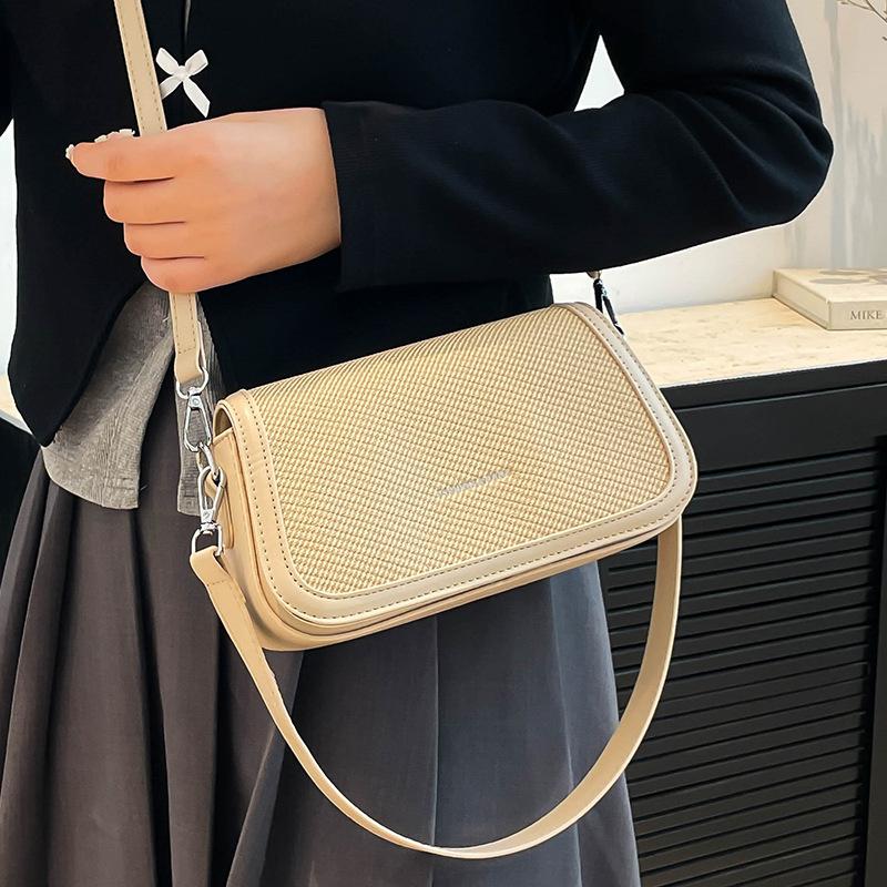 2025 new Korean version fashion temperament simple shoulder small square bag women's leisure commuting versatile high sense messenger bag