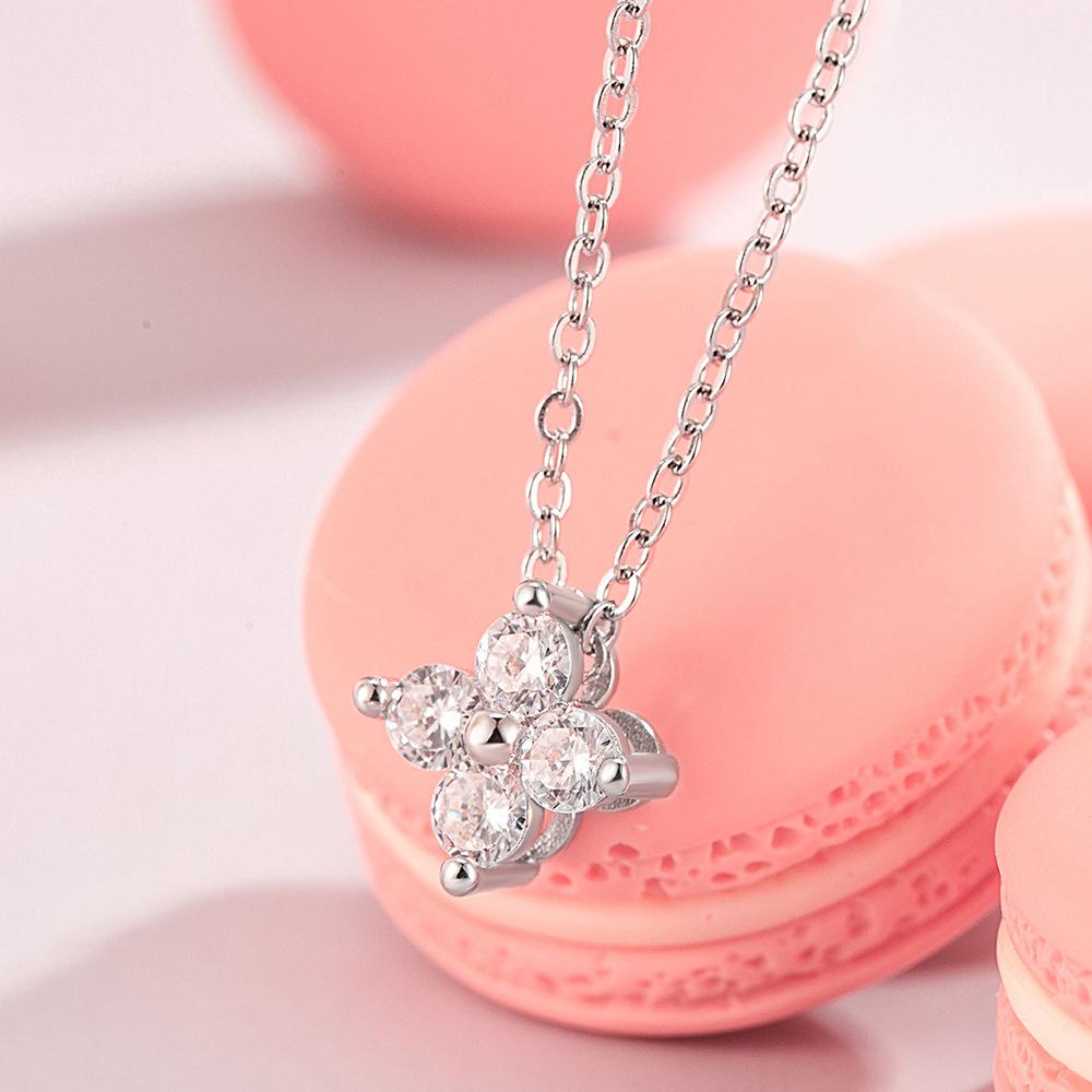 Mini Small Lucky Clover Necklace Women'S Diamond Simple Versatile Sweet Delicate Premium Clavicle Chain