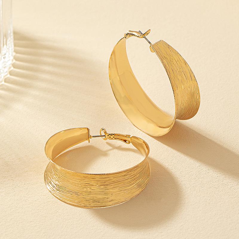 European & American Fashion: Creative C-Shaped Large Circle Earrings for Women