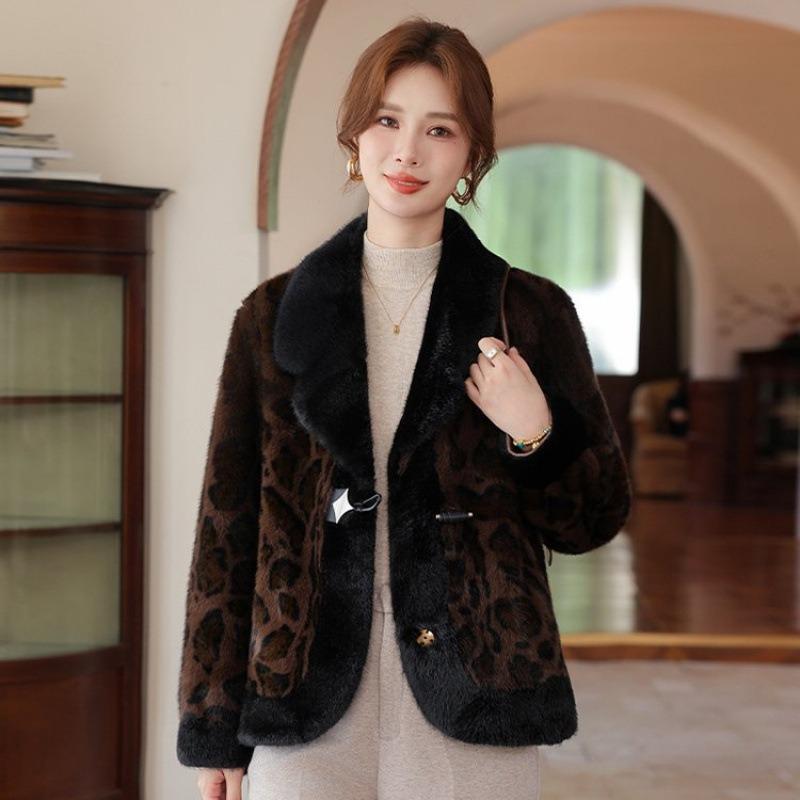 Neue Mutter Herbst- und Winterkleidung große Größe Imitation Nerz Samtjacke mittlere und ältere Frauen Winterkleidung Leopardenmuster Pelz integriertes Oberteil