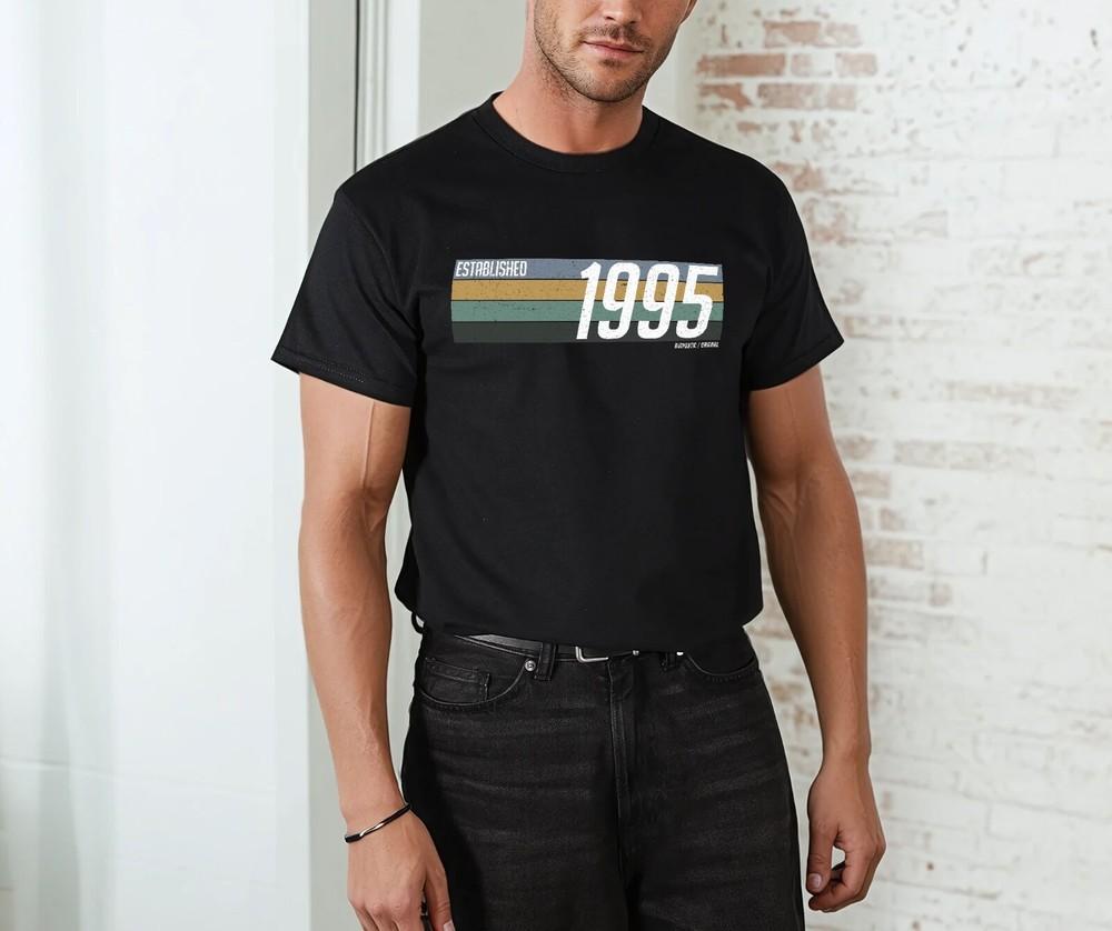 

Established 1995 T-shirt Top Funny 30th Birthday Gift Retro Gift Dad Legend S