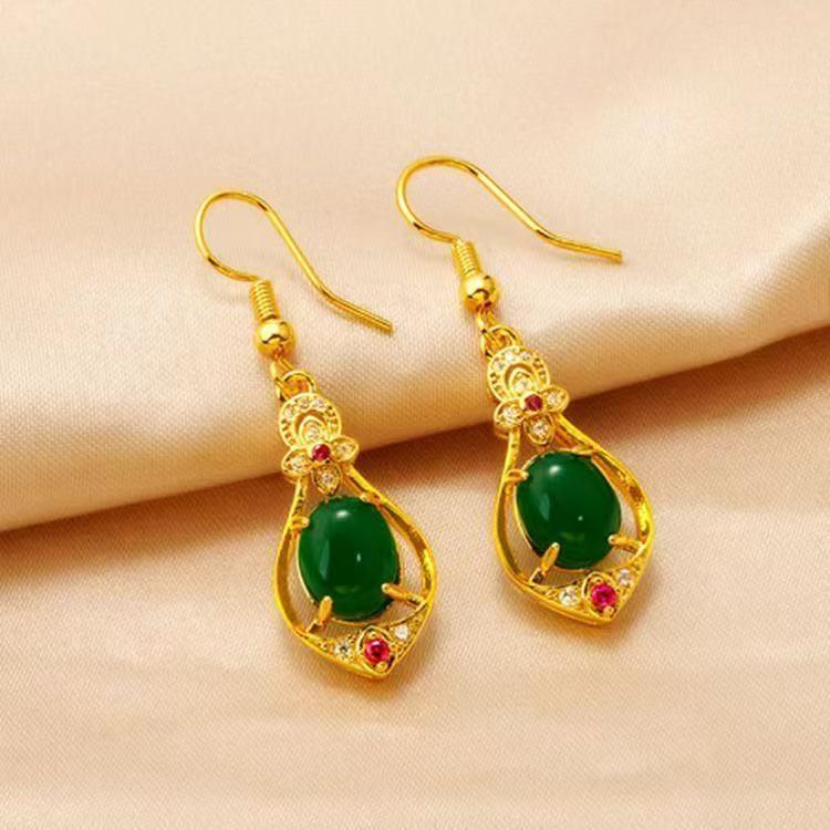 Elegant Four-Leaf Clover Gold Green Hook Earrings for Women - Fashionable and Versatile.