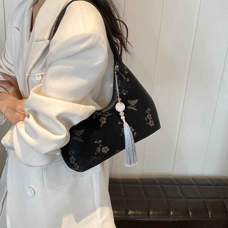 Мягкая ткань черного цвета — фото 3