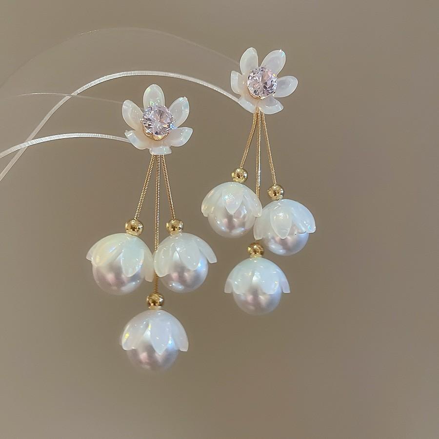 Diamond-set pearl petals fringed earrings stud earrings temperament fashionable and versatile design earrings