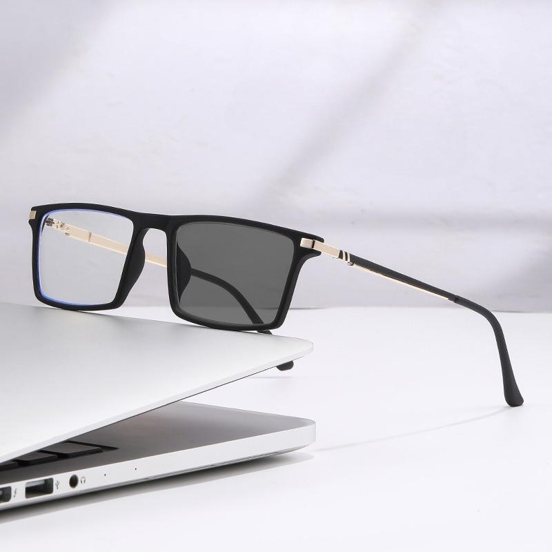 Fashionable Multi Focal Distance Dual-use Reading Glasses with High-definition Photochromic and Anti Blue Light Properties