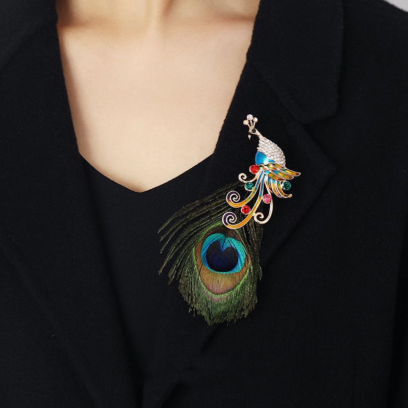 Elegant Peacock Rhinestone Brooch: Versatile Shawl Pin & Corsage Accessory for Women's Coats and Suits