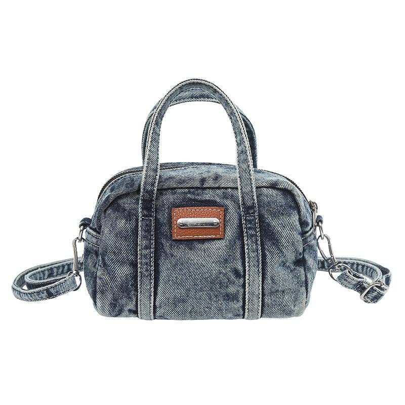 Small-scale Design Cross-body Bag with A Sophisticated and Trendy Look, Hand-held Pillow Bag