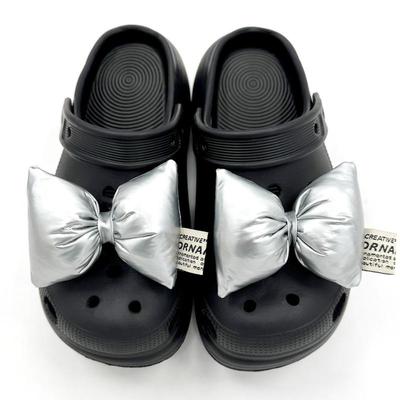 2 ks přívěsek na boty pro Crocs DIY 3D Velká mašlička Pokročilá stříbrná přezka na boty pro Croc přívěsky Děrované boty Příslušenství