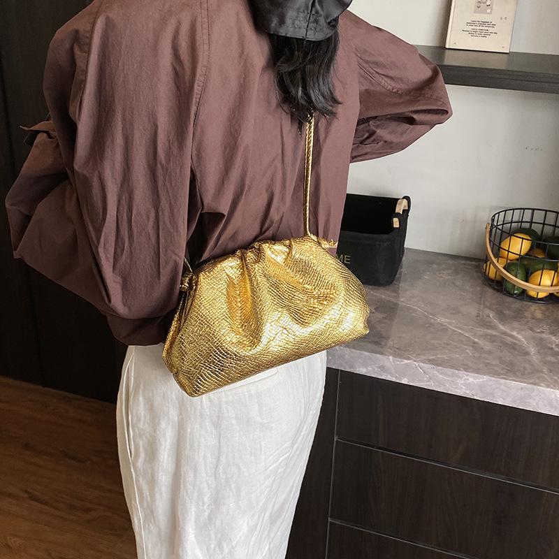 Glossy cloud bag gold silver pleated dumpling bag women's new niche design single shoulder messenger bag