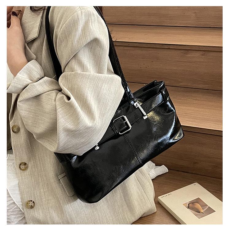 2025 Women's Textured Fashion Handbag: Versatile Casual Commuter Shoulder Bag