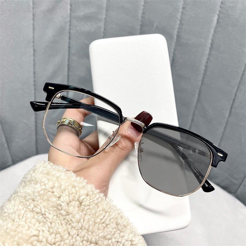 

Photochromic Anti Radiation Glasses Metal Eyeglasses Frames Transition Anti Blue Light 2 in 1 Eyewear